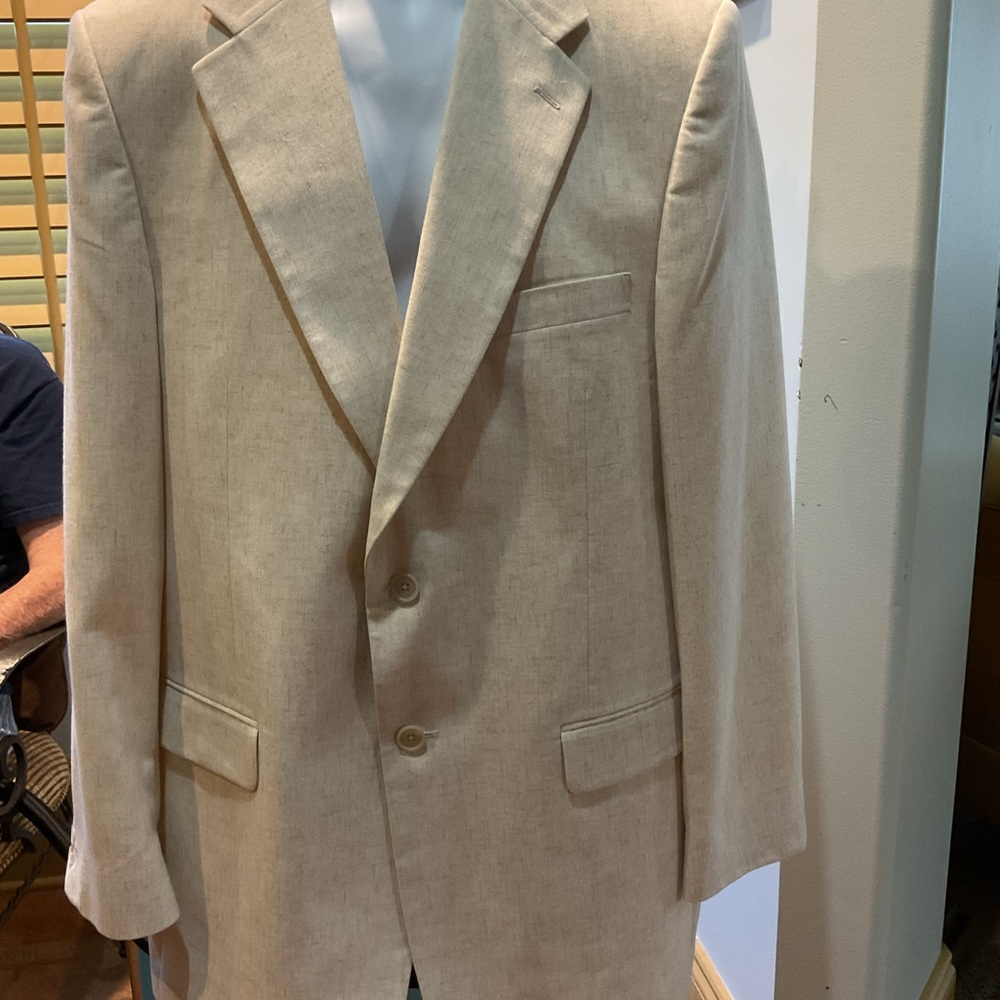 Bert Pulitzer Men’s Cream linen blazer with Classic Tailoring